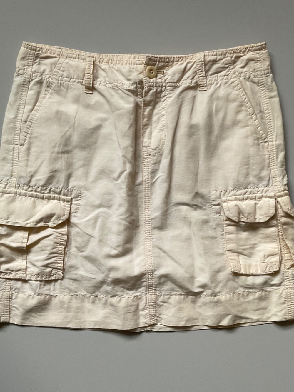 GAP Size 1 Cream Cargo Skirt in Good Condition